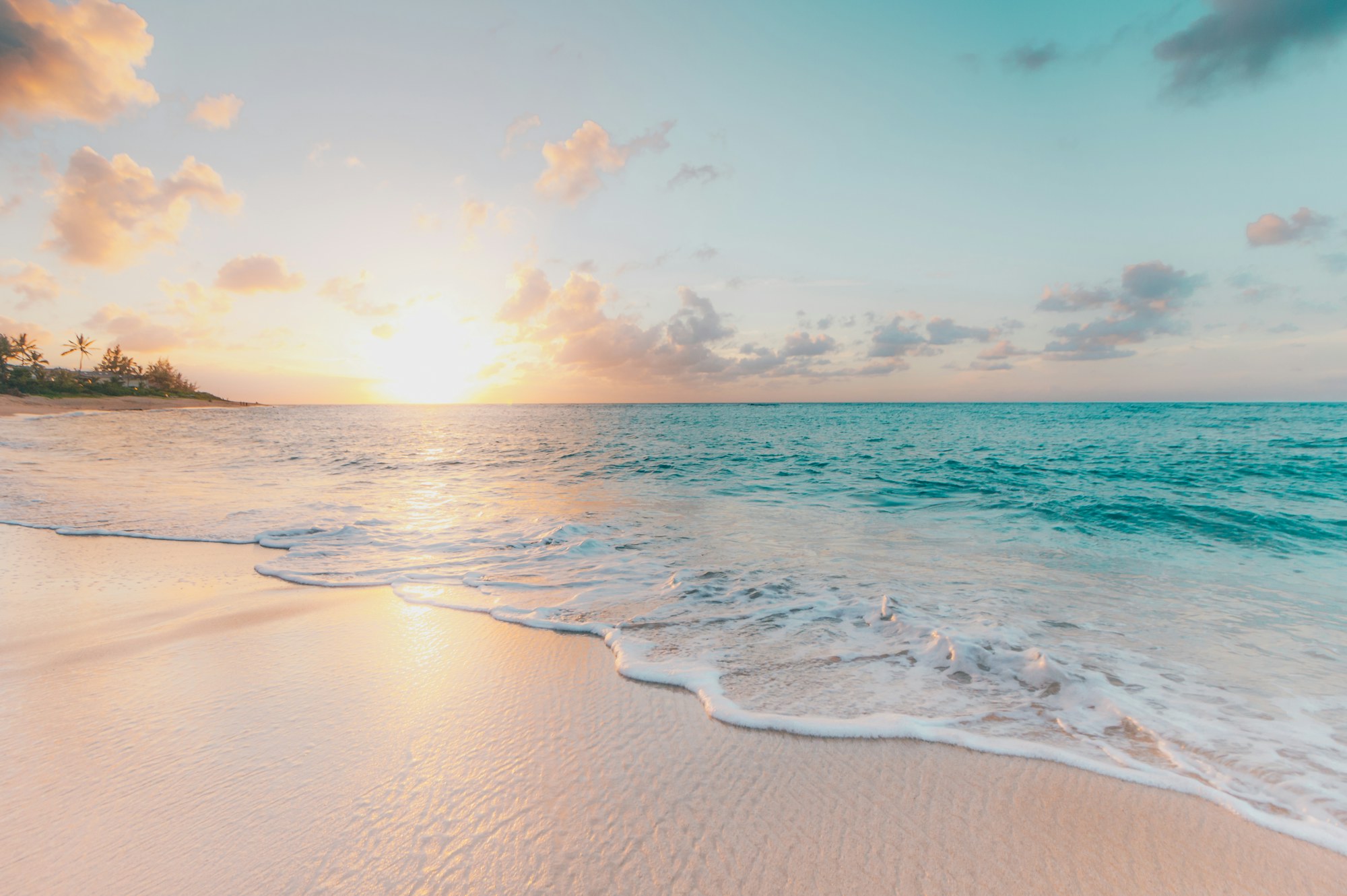 Turquoise Fiji shoreline with soft sand